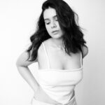 Rashmi Agdekar Instagram - Easy clicks with R A S H M I @rashmiagdekar_ . . . #blackandwhite #love #photography #fun #indiancinema #actor #faces #caras #artist