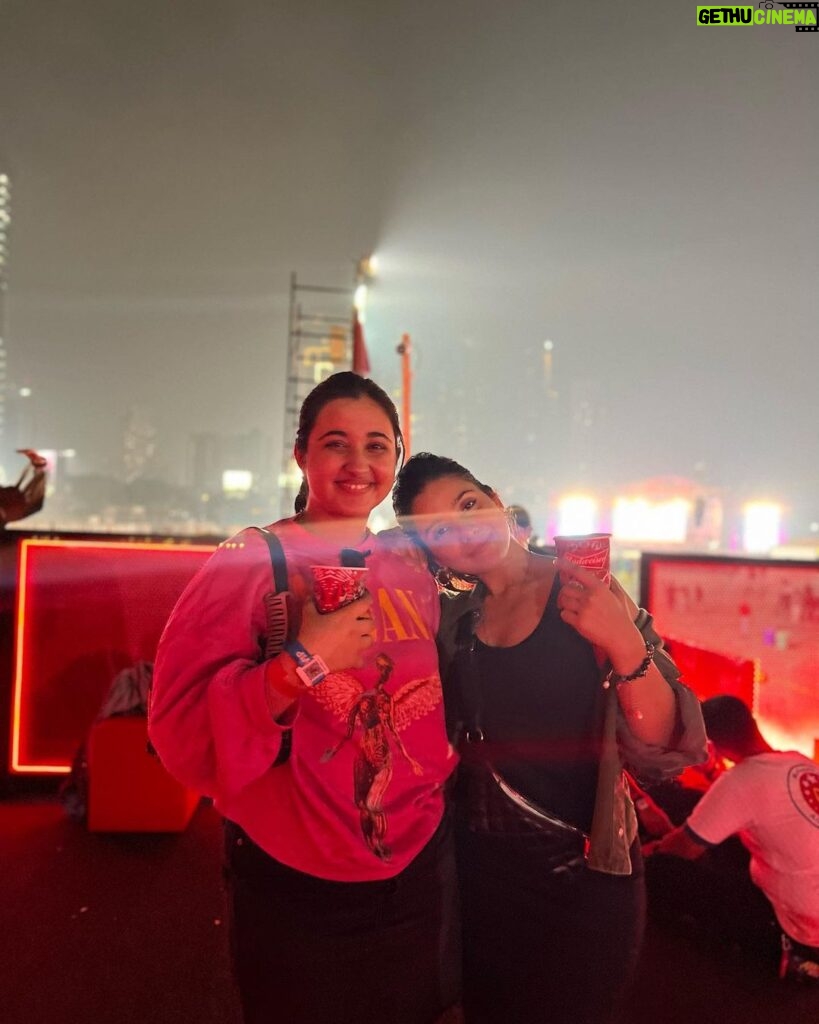 Rashmi Agdekar Instagram - Teenage dream of watching them Live 🥹 @imaginedragons @cigsaftersex @thestrokes & many more ❤️ A weekend done right at @lollaindia ⚡️ Thank you @budweiserindia @budweiserbeats for making this happen✨ #GetYourBeatsOn #BudXLolla #lollapaloozaindia