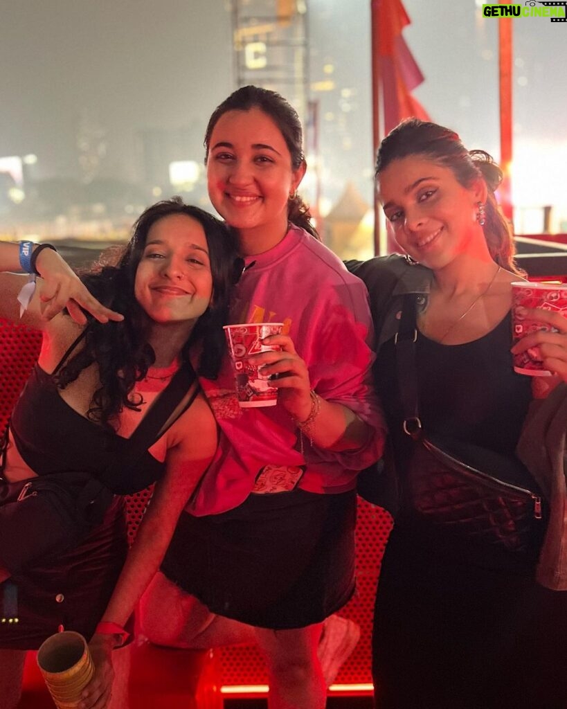 Rashmi Agdekar Instagram - Teenage dream of watching them Live 🥹 @imaginedragons @cigsaftersex @thestrokes & many more ❤️ A weekend done right at @lollaindia ⚡️ Thank you @budweiserindia @budweiserbeats for making this happen✨ #GetYourBeatsOn #BudXLolla #lollapaloozaindia