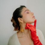Rashmi Agdekar Instagram - INSPI(RED) 🍄 📸- @smritimdutta Hmu- @athirathakkar Stylist - @tejashreeraul Jewellery- @batoki.art #fashion #editorialportraits #makeup #expimental