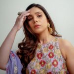 Rashmi Agdekar Instagram - sorry I couldn’t pick one , so here it is all!🦄 📸- @smritimdutta Outfit - @ease_kv Jewellery- @aquamarine_jewellery @sangeetaboochra