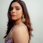 Rashmi Agdekar Instagram - sorry I couldn’t pick one , so here it is all!🦄 📸- @smritimdutta Outfit - @ease_kv Jewellery- @aquamarine_jewellery @sangeetaboochra