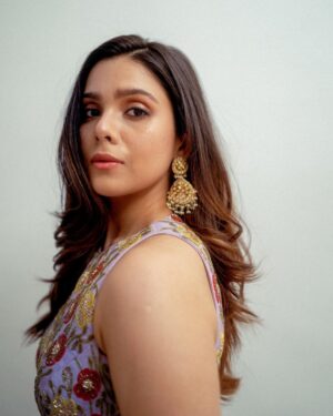 Rashmi Agdekar Instagram - sorry I couldn’t pick one , so here it is all!🦄

📸- @smritimdutta 
Outfit - @ease_kv 
Jewellery- @aquamarine_jewellery @sangeetaboochra