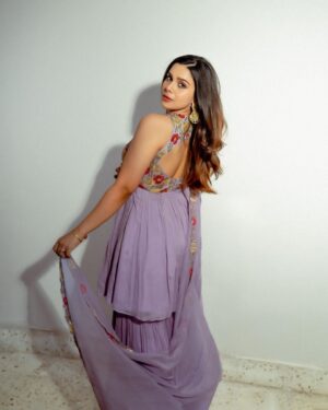 Rashmi Agdekar Instagram - Another day 
Another hue of purple 
#lilac 💜

📸- @smritimdutta 
Outfit - @ease_kv 
Jewellery- @aquamarine_jewellery @sangeetaboochra ✨