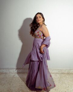 Rashmi Agdekar Instagram - Another day Another hue of purple #lilac 💜 📸- @smritimdutta Outfit - @ease_kv Jewellery- @aquamarine_jewellery @sangeetaboochra ✨