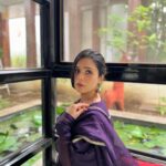 Rashmi Agdekar Instagram – Flaunting my भारतीय -ness 🪷

This graceful fit by @hasliofficial has my 💜 
📸 by @abhishek_agdekar 

#indianfashion #purpleaesthetic #womensfashion