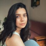 Rashmi Agdekar Instagram - Post self-test mandatory photoshoot 🌝 Rashmi unfiltered found in last slide 👽 #selftapemakeupmusing #shotoniphone #actress #actorslife #selfportrait