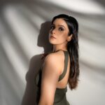 Rashmi Agdekar Instagram - as the last slide says : eye on the price 🖤 Photos - @sprinkledwords Makeup- @shreeyasalvi_ Hair- @_hair.me.out._ Styling- @swagkumari Jewellery- @blingthingstore Along with - @i_ivin @meghamax @khushal_tilloo #portrait #actress #photoshoot #pose