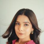 Rashmi Agdekar Instagram - Chic strands reflecting my effortless vibe. 💁🏻‍♀️✨ Thanks to the @lorealparis Casting Creme Gloss Ultra Visible, I’m just in love with my hair. It has no ammonia, gives a vibrant colour even on dark hair, and lasts 32 washes. It made my hair 5X glossier and shinier even on dark hair. I chose the Shade 532 - Salted Caramel from their new Ultra Visible Range. @myntra #LOrealParis #UltraVisibleHairColor #MyHairColorMyExpression #LOrealParisIndia *24Hr prior allergy patch tests should be done*