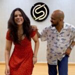 Rashmi Agdekar Instagram - Had sooo much fun learning this new form 💃🏻 Dear friend @sanketmukadam_official is making salsa accessible and how 🙌🏼 only at @step_n_step_sda Here’s to more dancing 💗 📍- @stepnstepstudios Music by @tromboranga #salsa #salsadancing #salsainthane #salsaclassesinthane #socialdancing #dance #firstlove #cuba