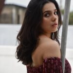 Rashmi Agdekar Instagram - Is that pole really distracting? 📸- @sarrikaaaaaa 💜