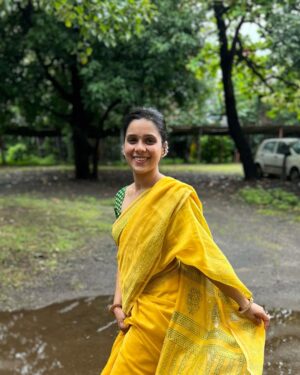 Rashmi Agdekar Instagram - प्रथम तुला वंदितो कृपाळा
गजानना गणराया 🙏🏼🌺

.
May Bappa bless us all with wisdom ,prosperity and happiness ✨

#ganpatibappamorya
