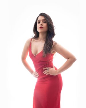 Rashmi Agdekar Instagram - Just 🌶️-ing! 

For #lokmatstylishawards 
📸- @harshal.bisare 
Stylist - @its_mariyamm 
Makeup - @makeupandhairbyriya 
Hair - @ayushiiijainnn 

Thank you @gladucamepr ❤️

#awardsnight #glam #photoshoot