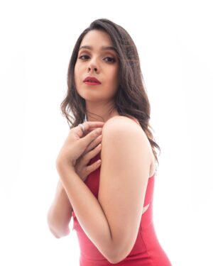 Rashmi Agdekar Instagram - Just 🌶️-ing! 

For #lokmatstylishawards 
📸- @harshal.bisare 
Stylist - @its_mariyamm 
Makeup - @makeupandhairbyriya 
Hair - @ayushiiijainnn 

Thank you @gladucamepr ❤️

#awardsnight #glam #photoshoot