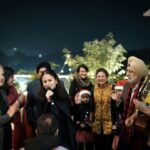 Rasika Dugal Instagram – There are few people you get to be comfortably off key with 😄 #FamJam

A mad evening of unabashed (often off key 🤭) singing, many warm hugs, customary giggles (this one runs in the family!), realising you know all the hook steps 😄, singing lyrics you didn’t know you knew and easily picking up exactly where we left off. Couldn’t have asked for a warmer way to end the year ❤️❤️

Love you guys @upneet_dugal @kashvidugal @ramitdugal @avjitdugal #ManleenDugal @pritishahuja20 @karantaunk

📸: @frameinmedia