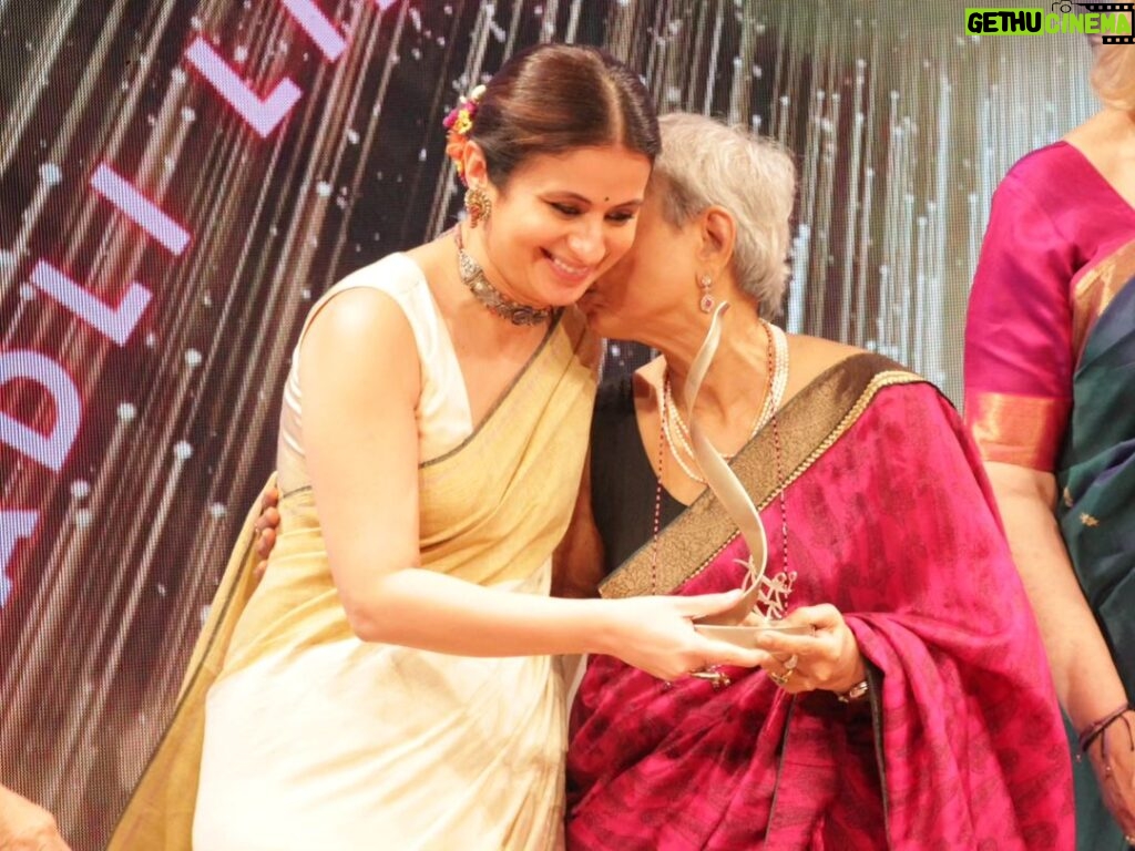 Rasika Dugal Instagram - Such a special evening being in a room full of such talent and resilience. Thank you for having me @laadli_pf @population_first @sharada_al. Heart is full ❤️ Such a moment to witness #BhavariDevi being honoured 🙏 (Laaadli Iconic Rural Feminist Award). Congratulations @konkona 😍 (Laadli Woman Behind The Screen Award), #ArunaRaje (Laadli Lifetime Achievement Award), the lovely women of @nwm_india and @wcc_cinema and so many others. Thank you for the incredible work you do. PS: @fayedsouza @senoritasuneeta we could easily be moonlighting as Lavani dancers! 😉