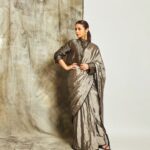 Rasika Dugal Instagram - 🌗 Outfit: @raw_mango Jewellery: @aaharya MUA: @mayura_makeup_hair Hairstyling: @vithikajaiswal Styling: @who_wore_what_when 📸: @sagarmohite96