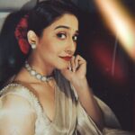 Regina Cassandra Instagram – Toooo many moodsssuh 🌚✨ 
@kalyanjewellers_official @vibha_the_boutique @soigne_official_ @infinity_skylight