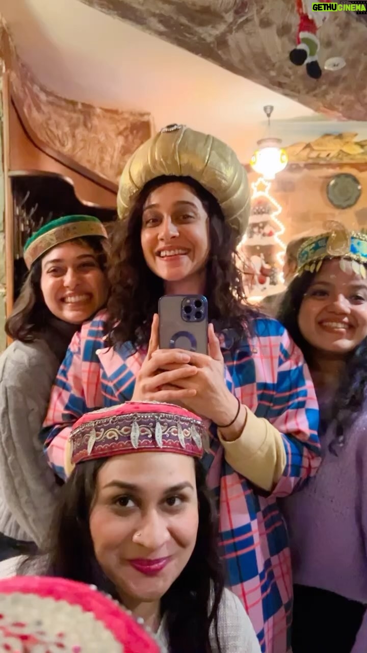 Regina Cassandra Instagram - Azer-behen-janis 😆