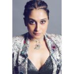 Regina Cassandra Instagram – 🌚🌝
@nupurkanoiofficial @sheetalzaveribyvithaldas @jenimakeupartist07 @nat_chava @alapatideepti @darshan6289photography