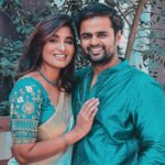 Reshma Muralidharan Instagram - Unusual V-day pic.. Mr & Mrs.Traditional🤪 @madhanpandian ...... wishing all my commited, singles , yet to mingle, soup girls & boys a Happy Valentine's Day 😘 .. .. .. #2023 #valentines #love #life #instagood
