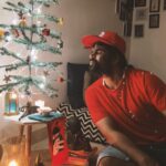 Reshma Muralidharan Instagram - SANTA BRO ON D way 🎄🎅🏻🎉🥂🎁🎈 #mare #celebration #happiness #christmas #santa #gifts #winter #snow #love #peace #2022 … 🖤