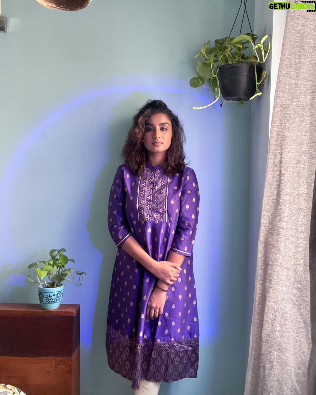 Reshma Muralidharan Instagram - SOLD OUT BRANDED KURTIES @ FLAT 35% OFF We need various types of outfits from our school days, colleges to workplaces, which may be casual or formal, but most importantly, that fits your personality Size available: medium ,Large and XL Original MRP- 999 👉🏽 OUR PRICE 649 ONLY😍