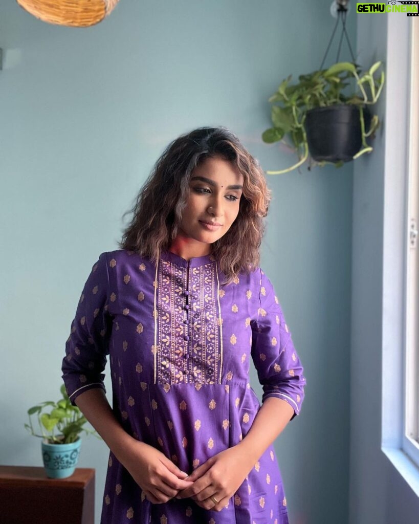 Reshma Muralidharan Instagram - SOLD OUT BRANDED KURTIES @ FLAT 35% OFF We need various types of outfits from our school days, colleges to workplaces, which may be casual or formal, but most importantly, that fits your personality Size available: medium ,Large and XL Original MRP- 999 👉🏽 OUR PRICE 649 ONLY😍