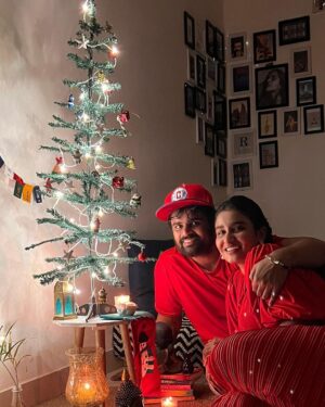 Reshma Muralidharan Instagram - SANTA BRO ON D way 🎄🎅🏻🎉🥂🎁🎈 

#mare #celebration #happiness #christmas #santa #gifts #winter #snow #love #peace #2022 … 🖤