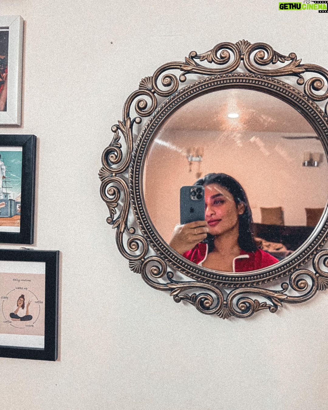 Reshma Muralidharan Instagram - good day ♾️🪞