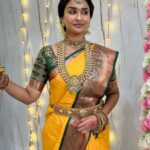 Reshma Muralidharan Instagram - Before vs after knowing me 🙆🏻‍♀️ Thank you @d3boutiquee and @kiruthikhaasboutique for this blouse and saree🥹 💛 I personally loved it ... thank you for helping me out @ last minute Saree @kiruthikhaasboutique blouse @d3boutiquee Jewellery @bronzerbridaljewellery