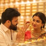 Reshma Muralidharan Instagram - If you're searching for an extra splash of sparkle for your special occasions, Saravana Stores Super Jewellery is the place to be ✨ This jewellery heaven offers customers the widest variety of festive, bridal, and everyday jewellery designs that are sure to captivate your heart 💞 So, visit the store to be amazed by handcrafted excellence 👑 superjewelleryindia @supersaravanastores #templejewellery #heritagejewellery #goldbangles #goldaaram #antiquejwellery #bridaljewellery #jewelrygram #fashionjewelry #ethnicjewellery #weddingjewellery #jewelleryaddict #goldnecklace #finejewelry #traditionaljewellery #supersaravanastoressuperjewellery #superjewellery #diamondjewellery #emeralds #supersaravanastores #goldjewellery #diamonds #jewellery #gold #traditional #jewellerydesign #jewellerytrend #jhumkas