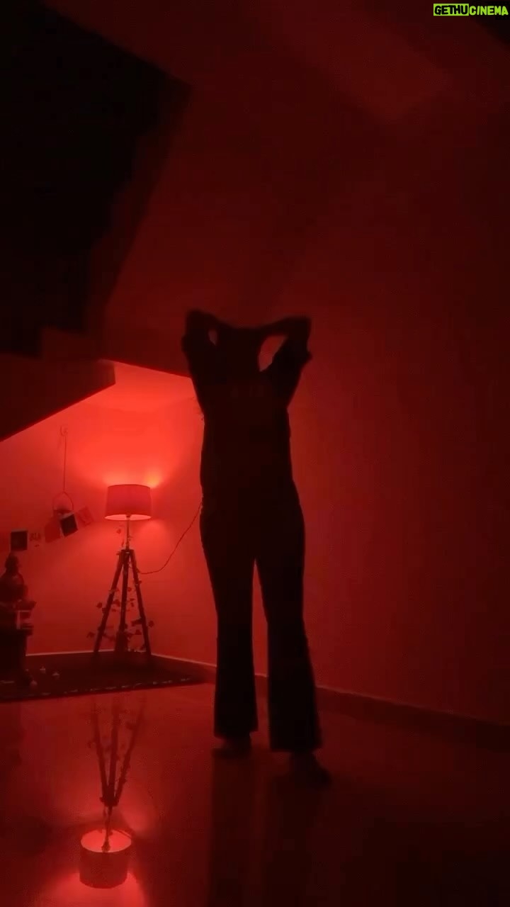 Reshma Muralidharan Instagram - And that's my first dance reels π been very long time since i moved my body .. should i delete this later ?? Let me know in comments π nandri π good night .. .. #2023 #dance #instagood