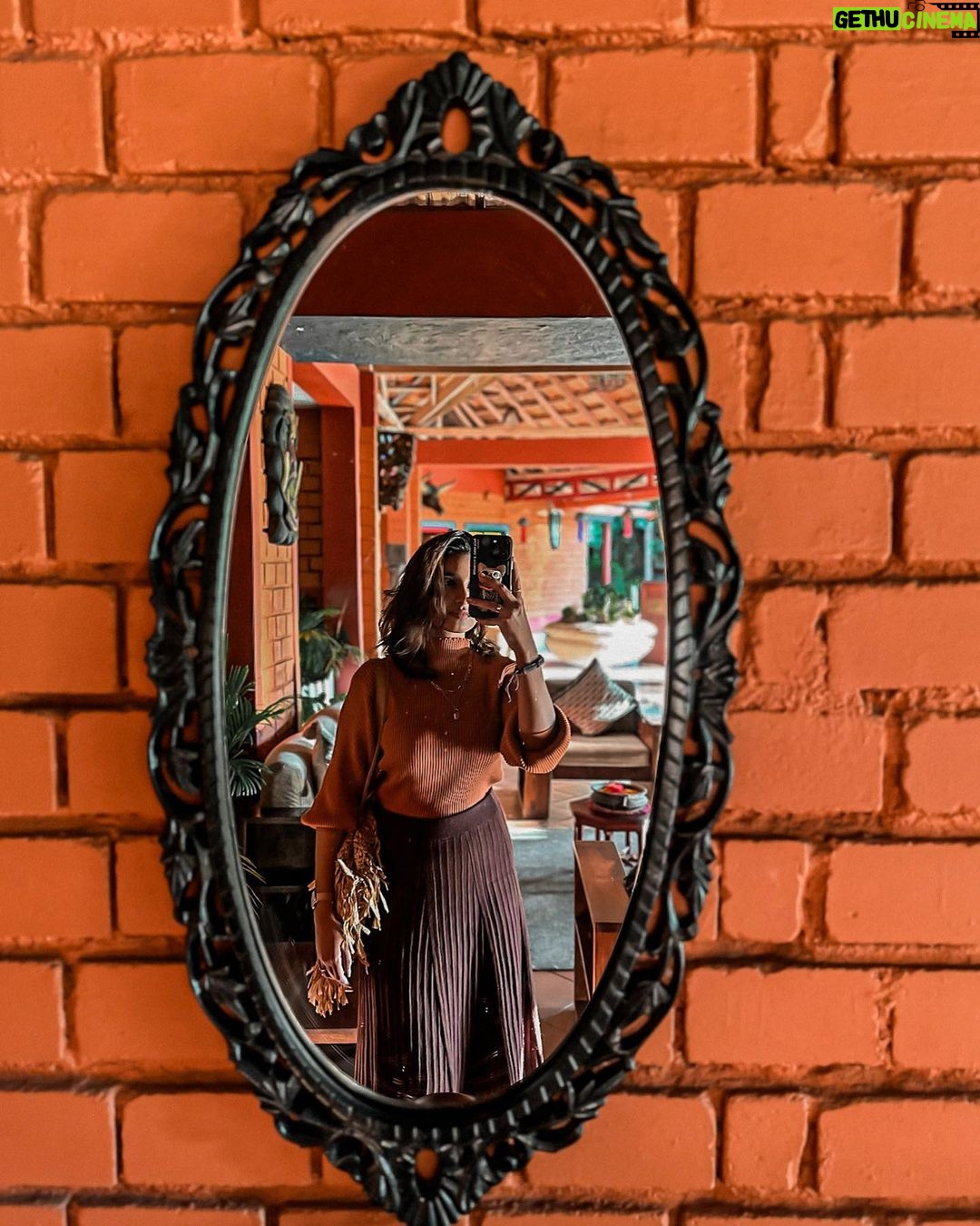Reshma Muralidharan Instagram - Brown and Bold 🤎