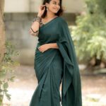 Reshma Muralidharan Instagram - Totally unplanned shoot which is now my most favourite ❤️ Wearing my mom's 16 years old saree ,no makeup , no hairdo with simple accessories and @camerasenthil anna oda magic.. 🤌🏼🥹 and thank you so much @rrajeshananda anna finally we made a shoot together 🙌🏻 .. 📸 @camerasenthil .. .. #instagram #instqgood #2023 #photoshoot #aesthetic #saree #love