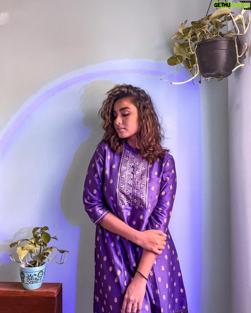 Reshma Muralidharan Instagram - SOLD OUT BRANDED KURTIES @ FLAT 35% OFF We need various types of outfits from our school days, colleges to workplaces, which may be casual or formal, but most importantly, that fits your personality Size available: medium ,Large and XL Original MRP- 999 👉🏽 OUR PRICE 649 ONLY😍