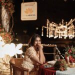Reshma Muralidharan Instagram - More than i write you can see, feel my happiness in it .. 🙈🥹 thank you musee @madhanpandian 🖤 for this beautiful unexpected dinner date surprise .. who doesn't love a date 😉 .... This place is where we got married and that was the most surprising thing 🙈🥹 .... lots and lots of love and hugs to you 💋 muah ... once again Thank you @sppgardens you always give what we want and this beautiful idea you have came up with will make so many people happy in tears surprising their loved ones family friends ..😍❤️ once again thank you😊 And @jenovin_05 and his team did a great great job they gave us privacy and at the same time so many Beautiful pictures for memories 🥹❤️ thank you team Photography and video @crackjackphotography Location @sppgardens