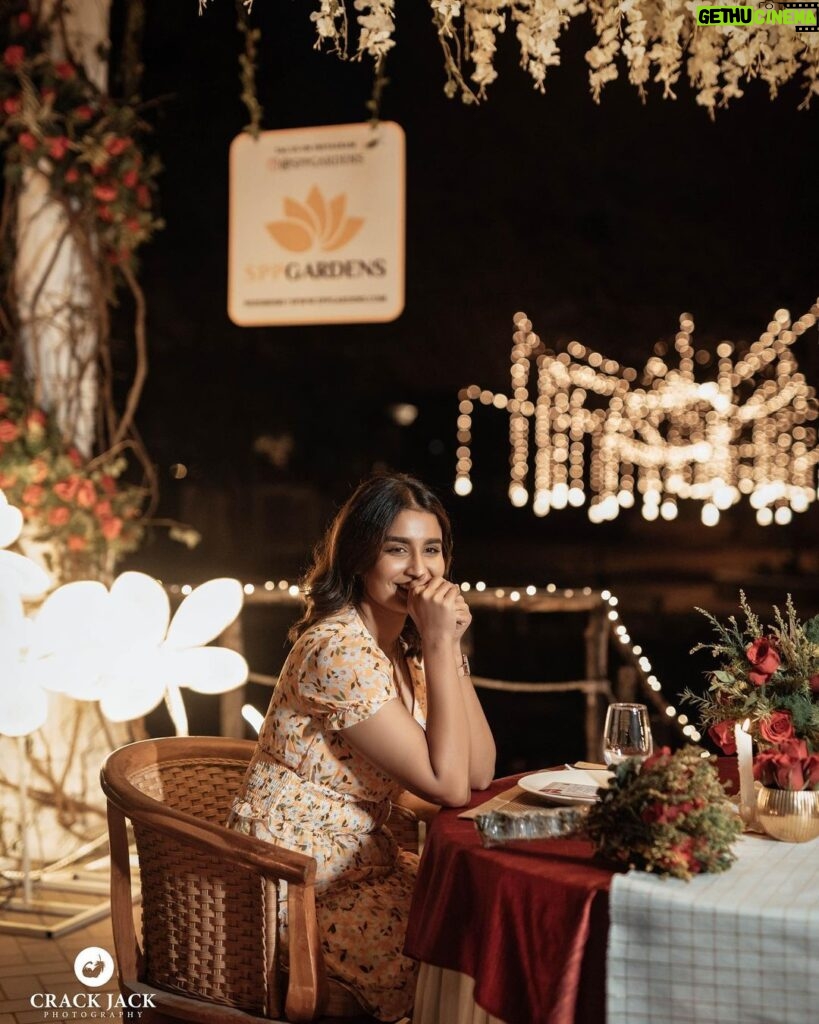 Reshma Muralidharan Instagram - More than i write you can see, feel my happiness in it .. 🙈🥹 thank you musee @madhanpandian 🖤 for this beautiful unexpected dinner date surprise .. who doesn't love a date 😉 .... This place is where we got married and that was the most surprising thing 🙈🥹 .... lots and lots of love and hugs to you 💋 muah ... once again Thank you @sppgardens you always give what we want and this beautiful idea you have came up with will make so many people happy in tears surprising their loved ones family friends ..😍❤️ once again thank you😊 And @jenovin_05 and his team did a great great job they gave us privacy and at the same time so many Beautiful pictures for memories 🥹❤️ thank you team Photography and video @crackjackphotography Location @sppgardens