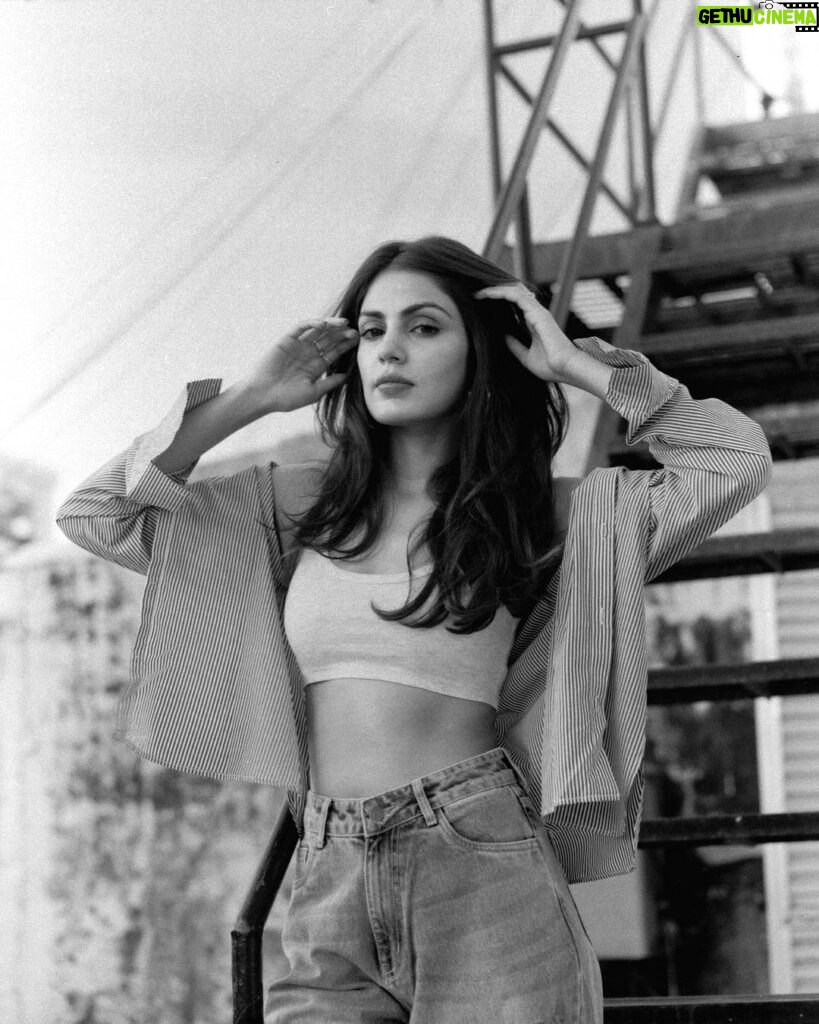 Rhea Chakraborty Instagram - Black white and colour✨ 📸: @dieppj Some of these images are #shotonfilm Can you spot the difference?