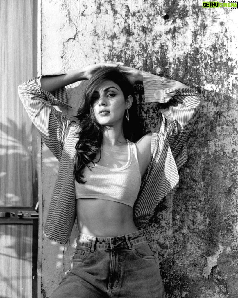 Rhea Chakraborty Instagram - Black white and colour✨ 📸: @dieppj Some of these images are #shotonfilm Can you spot the difference?