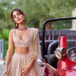 Rhea Chakraborty Instagram - Desi Flex 😌 #rhenew Outfit: @sawangandhiofficial Jewellery: @sanzanyjewels @karishma.joolry Styled by: @theanisha Assisted by: @maitriidesaii Intern: @sneha_n15 📸: @gyanendrapatidar @theretoucherbook