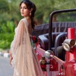 Rhea Chakraborty Instagram - Desi Flex 😌 #rhenew Outfit: @sawangandhiofficial Jewellery: @sanzanyjewels @karishma.joolry Styled by: @theanisha Assisted by: @maitriidesaii Intern: @sneha_n15 📸: @gyanendrapatidar @theretoucherbook