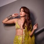 Rhea Chakraborty Instagram - Saheli ki shaadi ☘️🍀 #bridesmaids #rhenew Outfit : @gopivaiddesigns Earrings: @sangeetaboochra Bracelets: @karnikajewelshyd @ishhaara @goldenwindow @ascend.rohank Rings : @minerali_store Styled by : @theanisha Assisted by : @maitriidesaii Intern : @sneha_n15 Edit : @theretoucherbook 📸 : @gyanendrapatidar