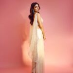Rhea Chakraborty Instagram - LOVE AND LIGHT ✨🤍 Gorgeous saree by @manishmalhotraworld @manishmalhotra05 🤍 Styled by @theanisha Makeup by @makeupbyrishabk @tapnrise Hair by @kimberlyychu Earrings & Bracelets by @karishma.joolry @dipublicrelations Rings by @anaqajewels Photography by @shrutisbagwe