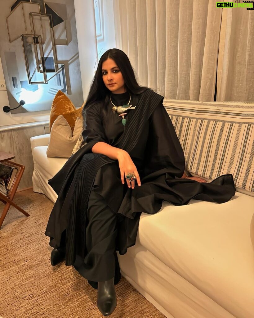 Rhea Kapoor Instagram - The new sari. In @antar_agni_ujjawaldubey and @rishtabyarjunsaluja Jewels @apalabysumitofficial Earrings- @sangeetaboochra Style by @manishamelwani Mumbai, Maharashtra