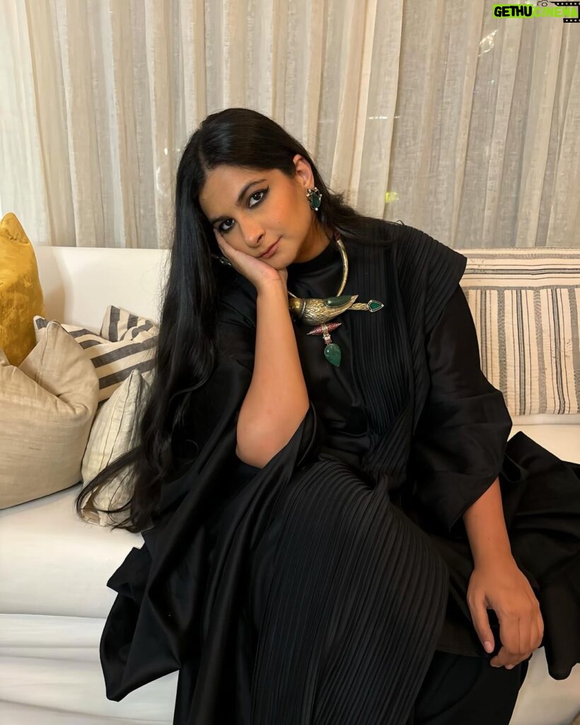 Rhea Kapoor Instagram - The new sari. In @antar_agni_ujjawaldubey and @rishtabyarjunsaluja Jewels @apalabysumitofficial Earrings- @sangeetaboochra Style by @manishamelwani Mumbai, Maharashtra