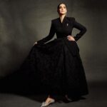 Rhea Kapoor Instagram - 🩰 Outfit : @huishanzhang Shoes : @jimmychoo Images : @thehouseofpixels Make up and hair : @namratasoni Styling : @rheakapoor @abhilashatd @manishamelwani Style Team : @sananver @niyatiij Jio World Plaza