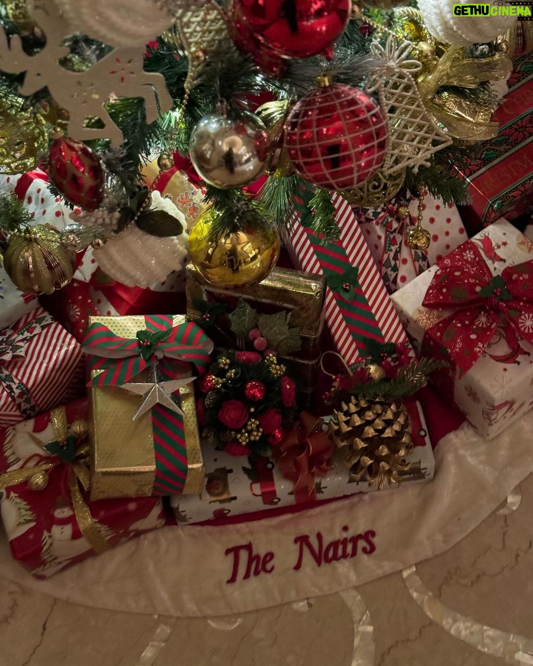 Rhea Kapoor Instagram - All the days leading up to 🎅 are the best days. Merry Christmas and Happy Holidays everybody!