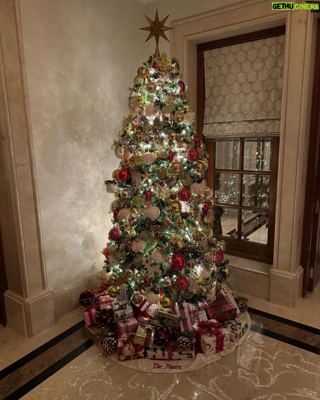 Rhea Kapoor Instagram - All the days leading up to 🎅 are the best days. Merry Christmas and Happy Holidays everybody!