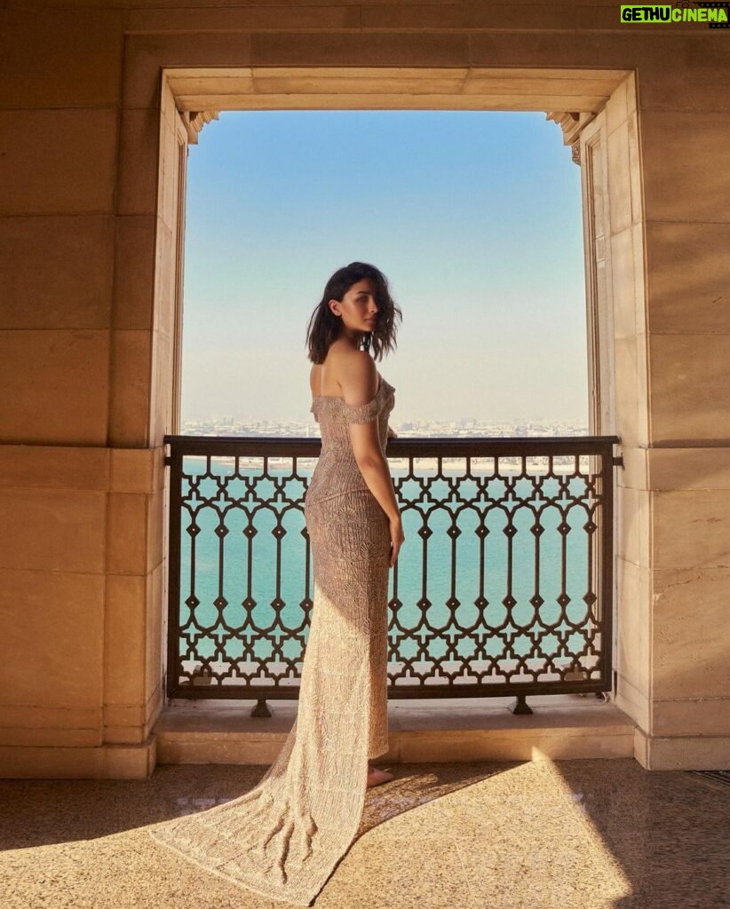 Rhea Kapoor Instagram - @aliaabhatt glimmering in Jeddah for @redseafilm In @ramikadi couture 🤍